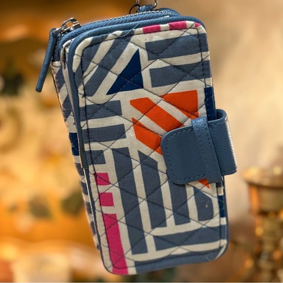 Vera Bradley RFID Smartphone Wristlet Wallet Geo Medallions NWT - Picture 4 of 14